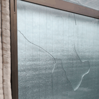 窓ガラス割れ被害